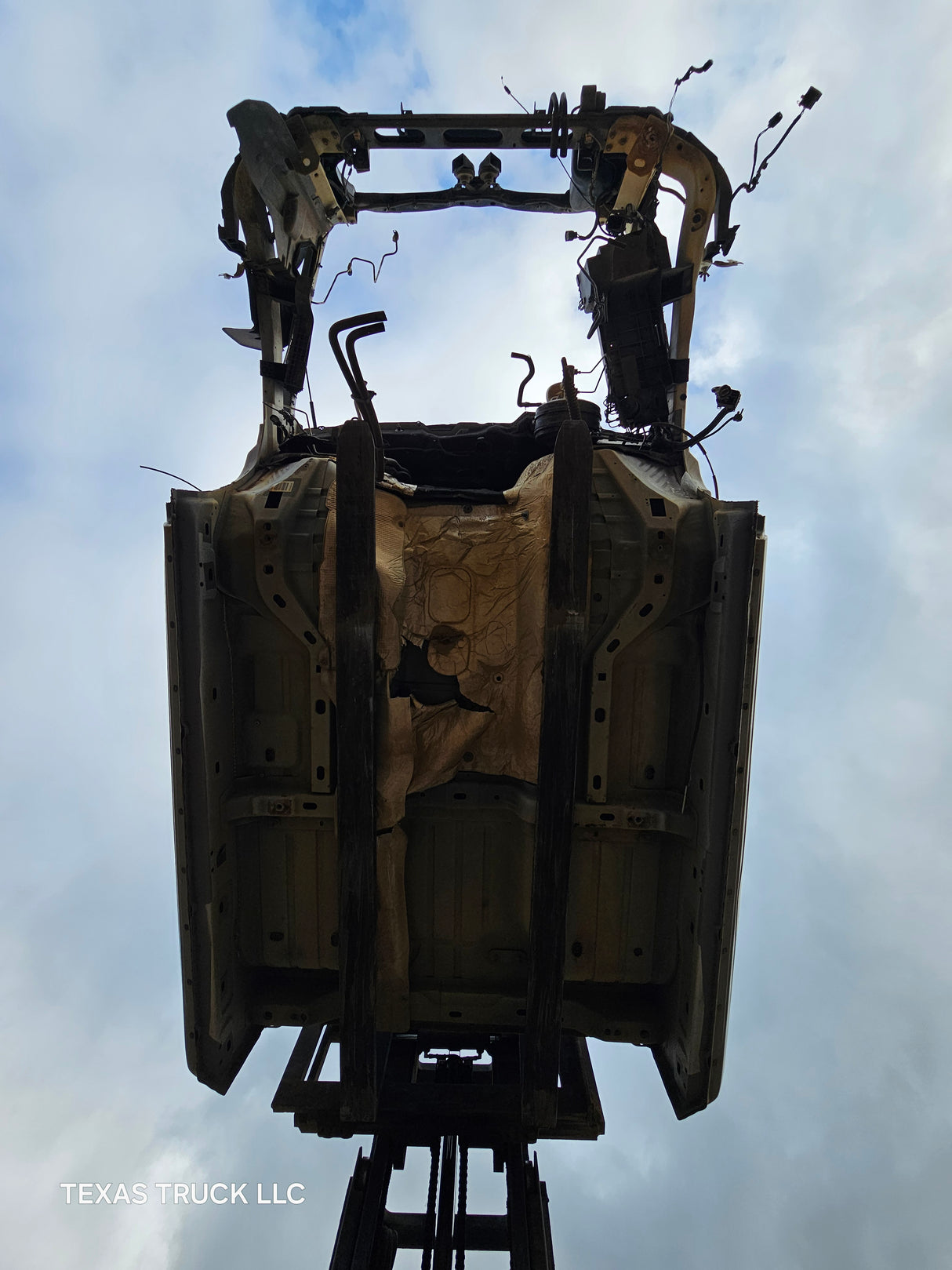 2009-2018 Dodge Ram 1500 4th Gen Quad Cab Cab - White/Tan