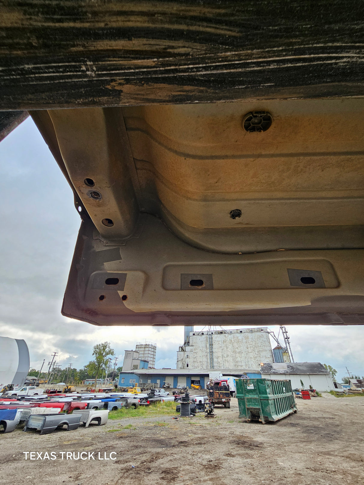 2009-2018 Dodge Ram 1500 4th Gen Quad Cab Cab - White/Tan