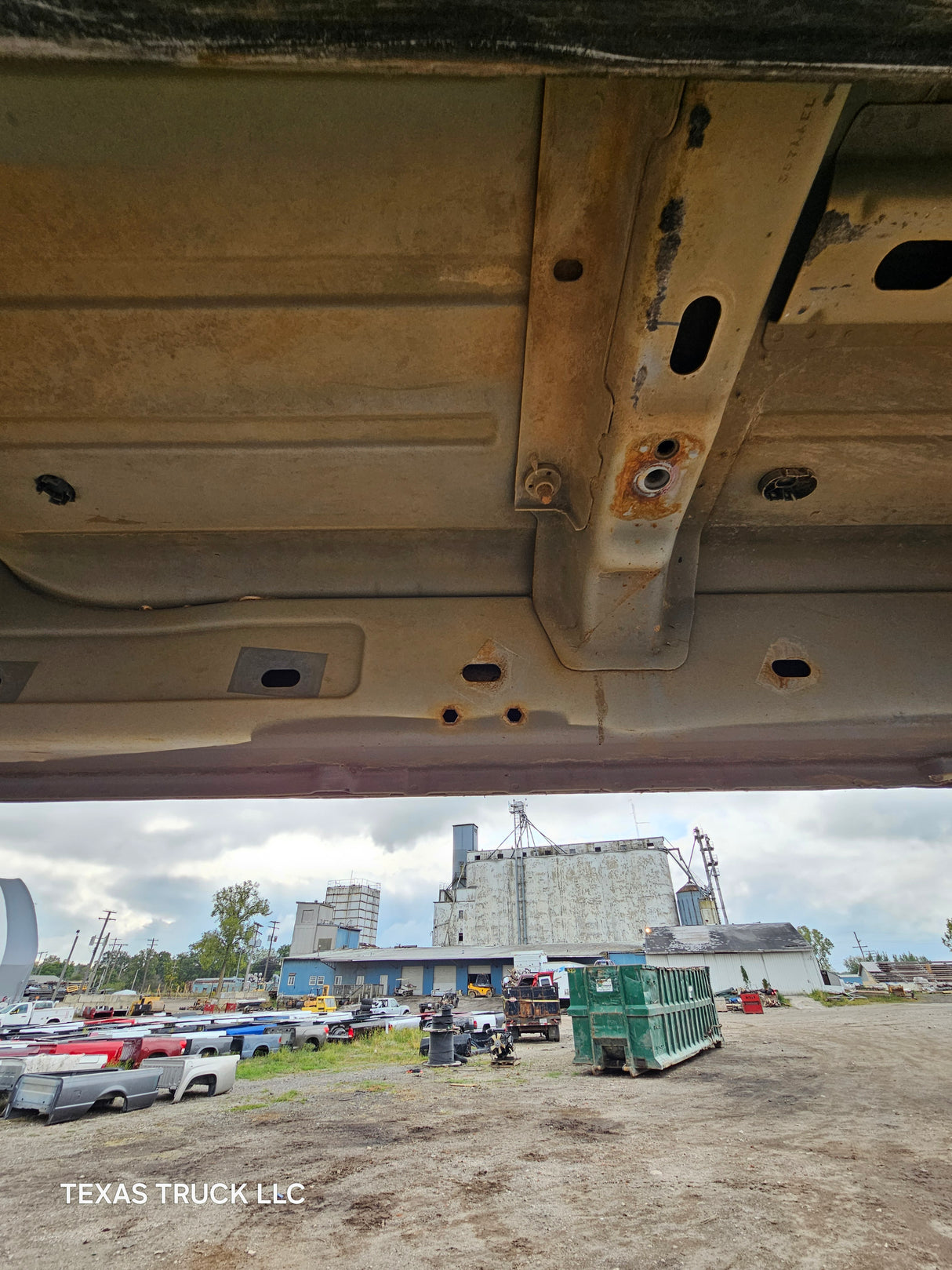 2009-2018 Dodge Ram 1500 4th Gen Quad Cab Cab - White/Tan