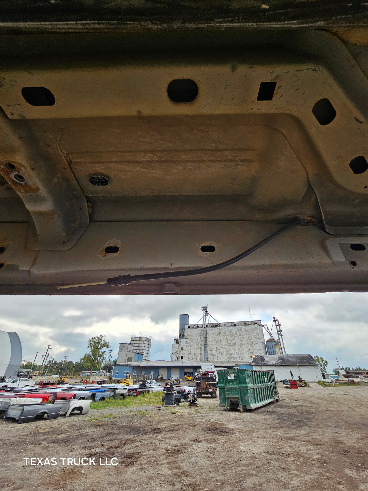 2009-2018 Dodge Ram 1500 4th Gen Quad Cab Cab - White/Tan