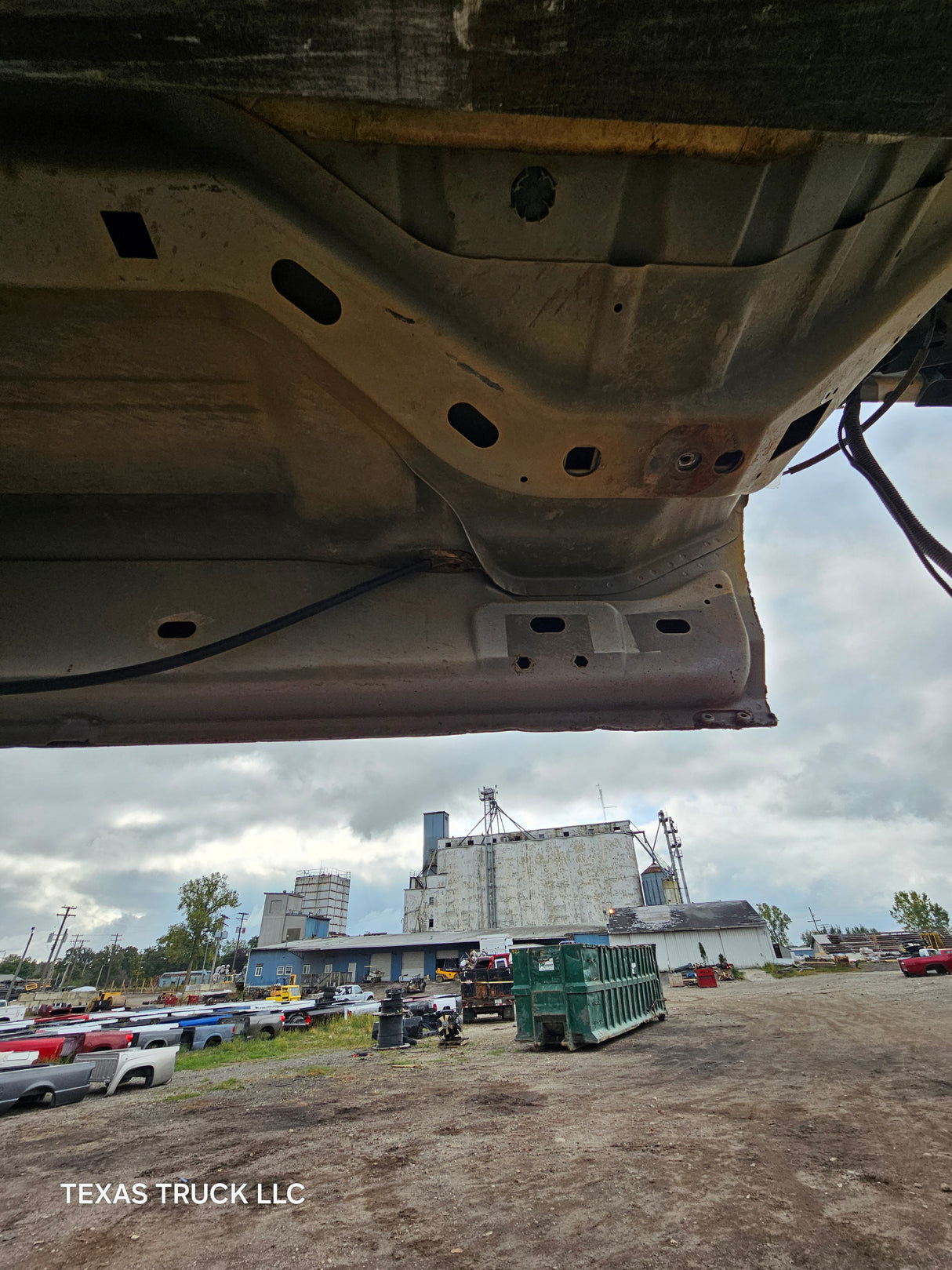 2009-2018 Dodge Ram 1500 4th Gen Quad Cab Cab - White/Tan