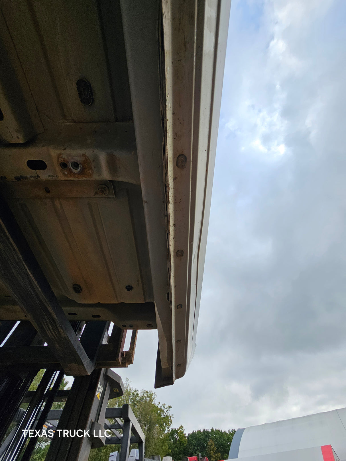 2009-2018 Dodge Ram 1500 4th Gen Quad Cab Cab - White/Tan