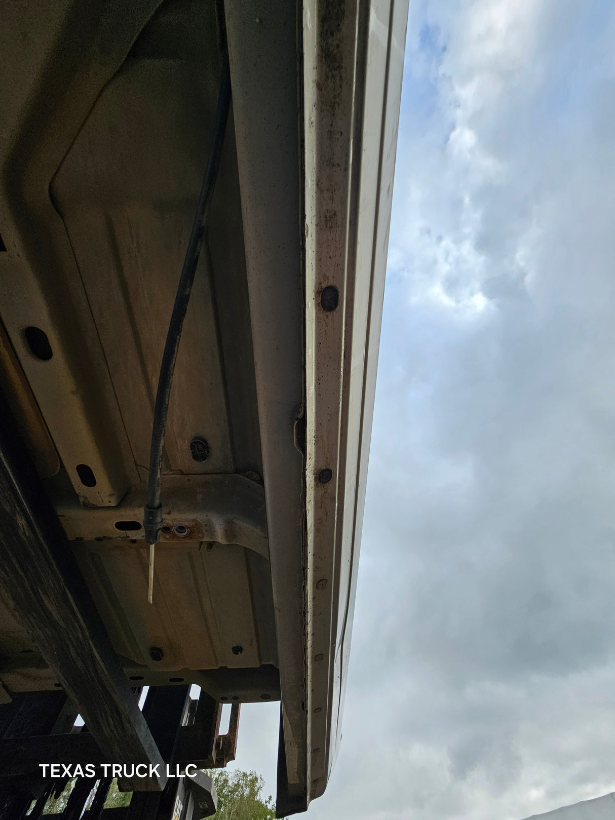 2009-2018 Dodge Ram 1500 4th Gen Quad Cab Cab - White/Tan