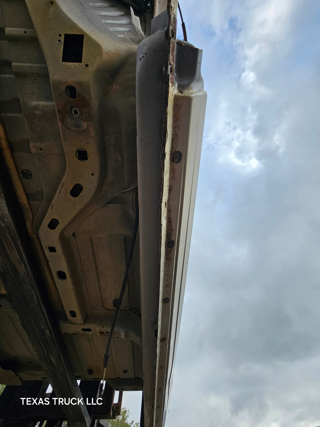 2009-2018 Dodge Ram 1500 4th Gen Quad Cab Cab - White/Tan