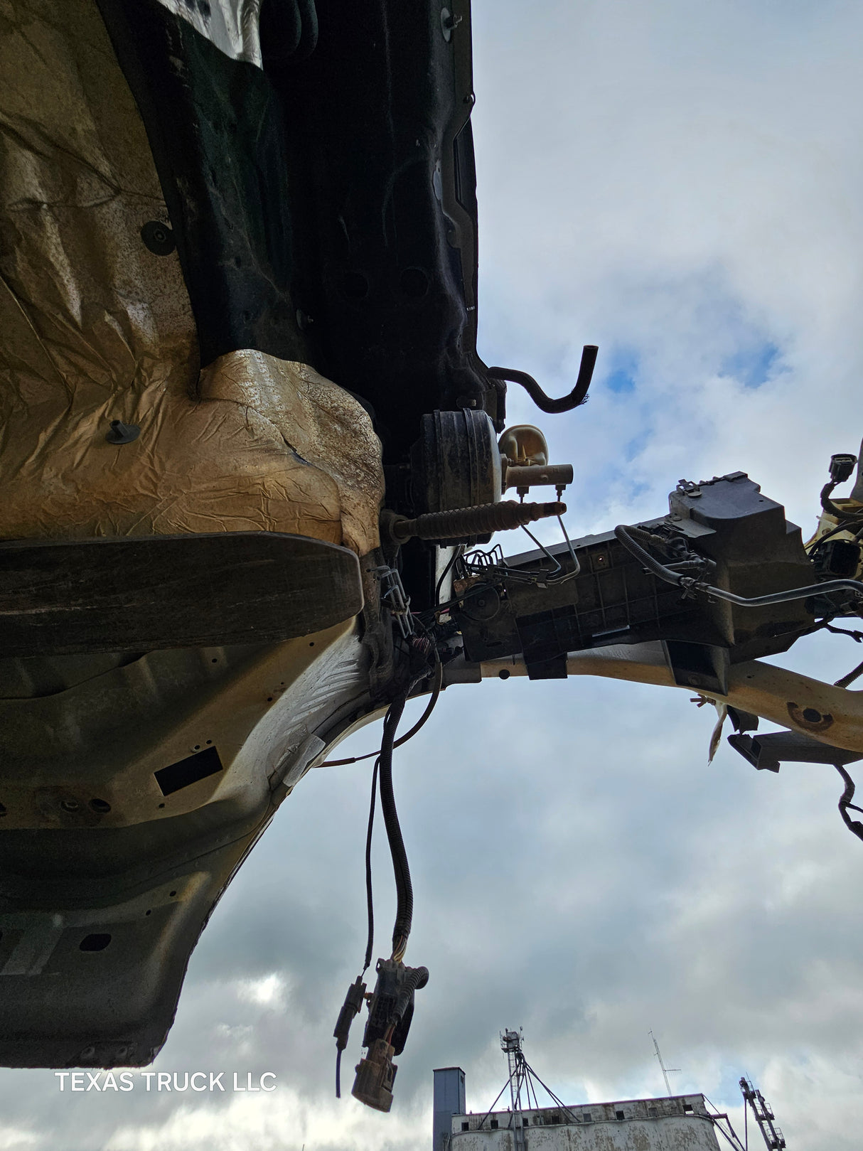 2009-2018 Dodge Ram 1500 4th Gen Quad Cab Cab - White/Tan