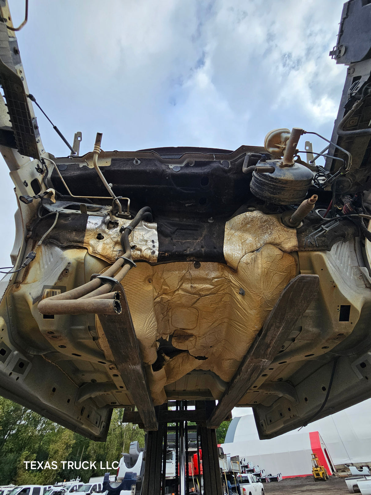 2009-2018 Dodge Ram 1500 4th Gen Quad Cab Cab - White/Tan