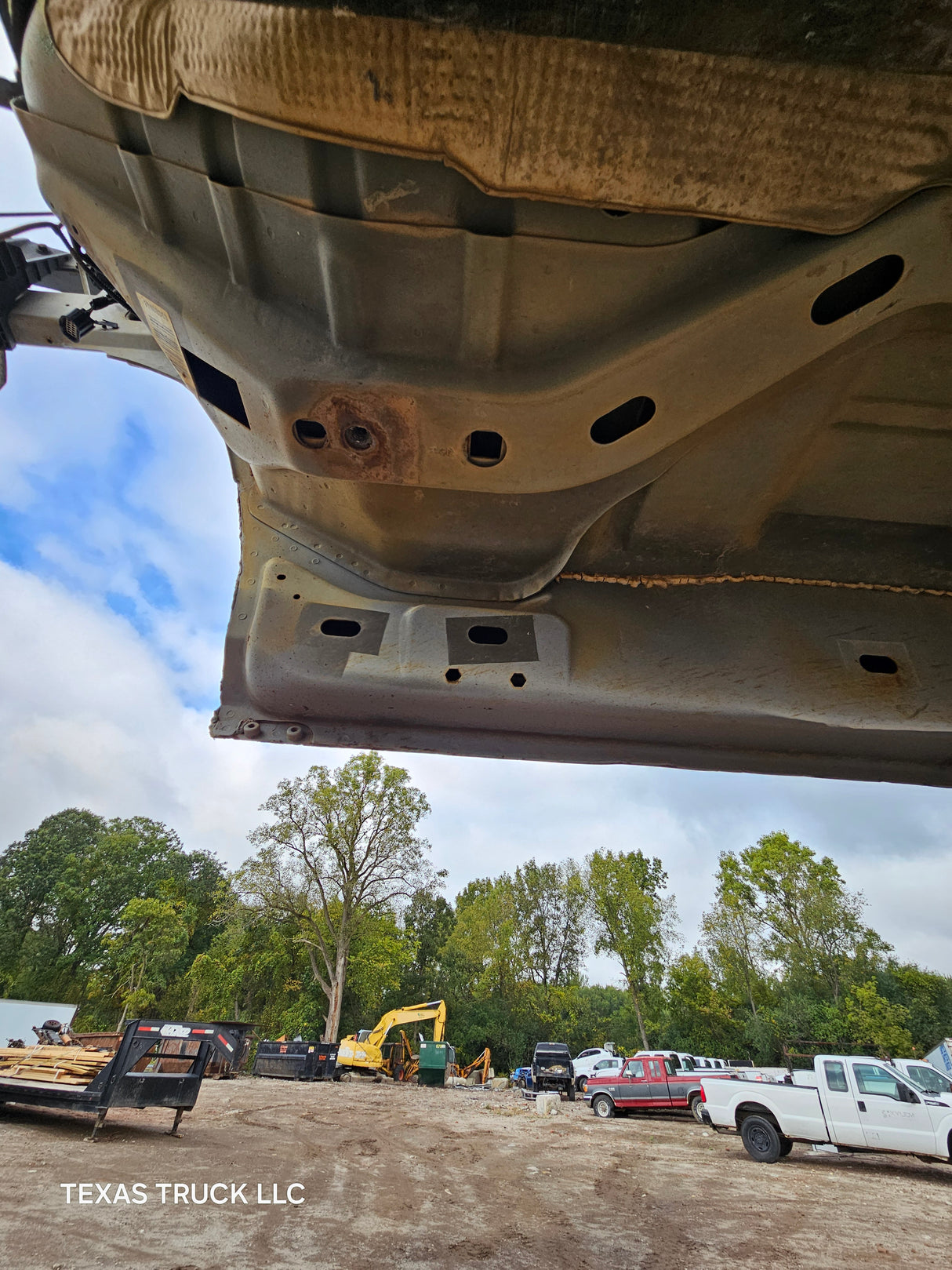 2009-2018 Dodge Ram 1500 4th Gen Quad Cab Cab - White/Tan