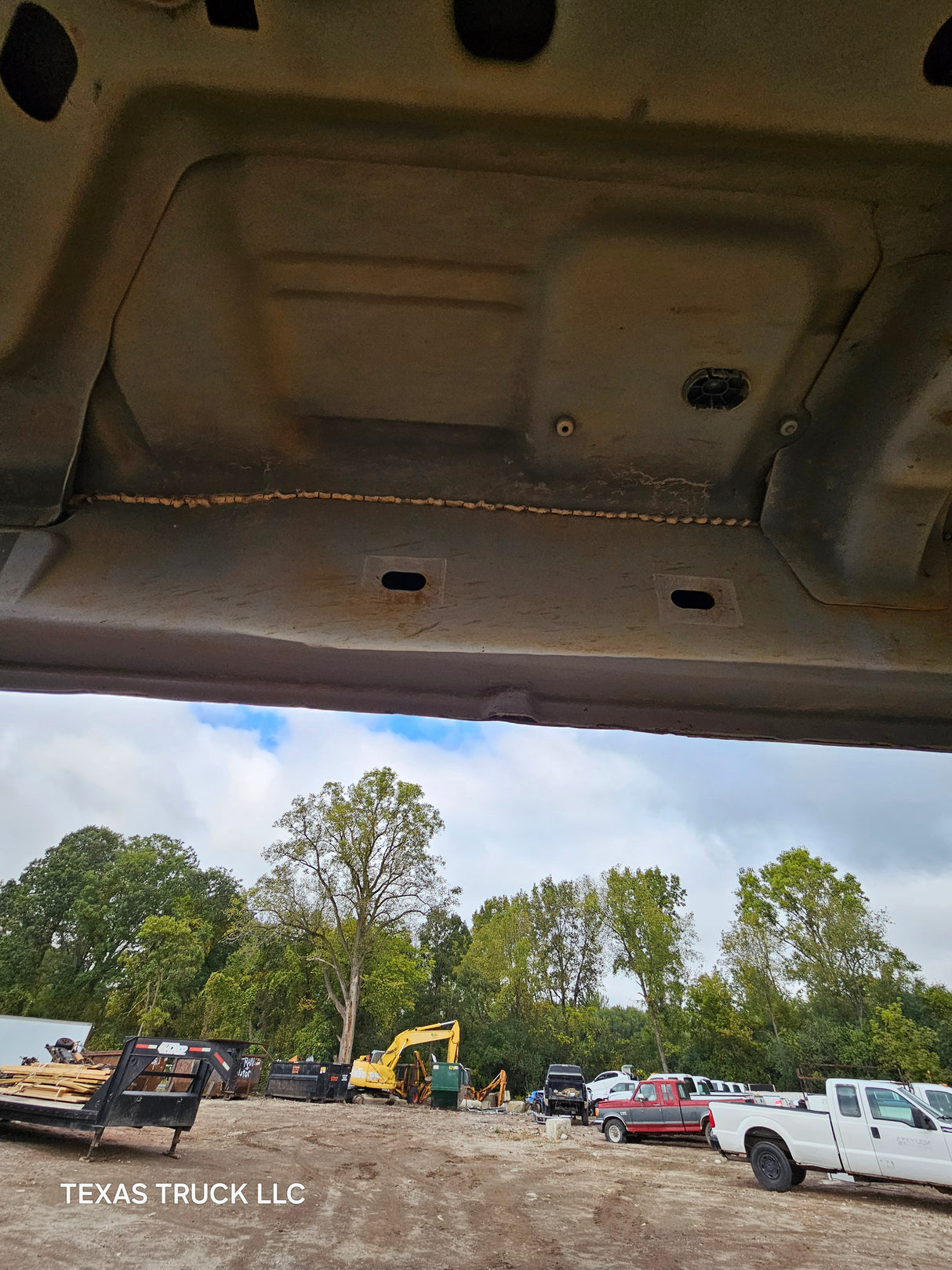 2009-2018 Dodge Ram 1500 4th Gen Quad Cab Cab - White/Tan