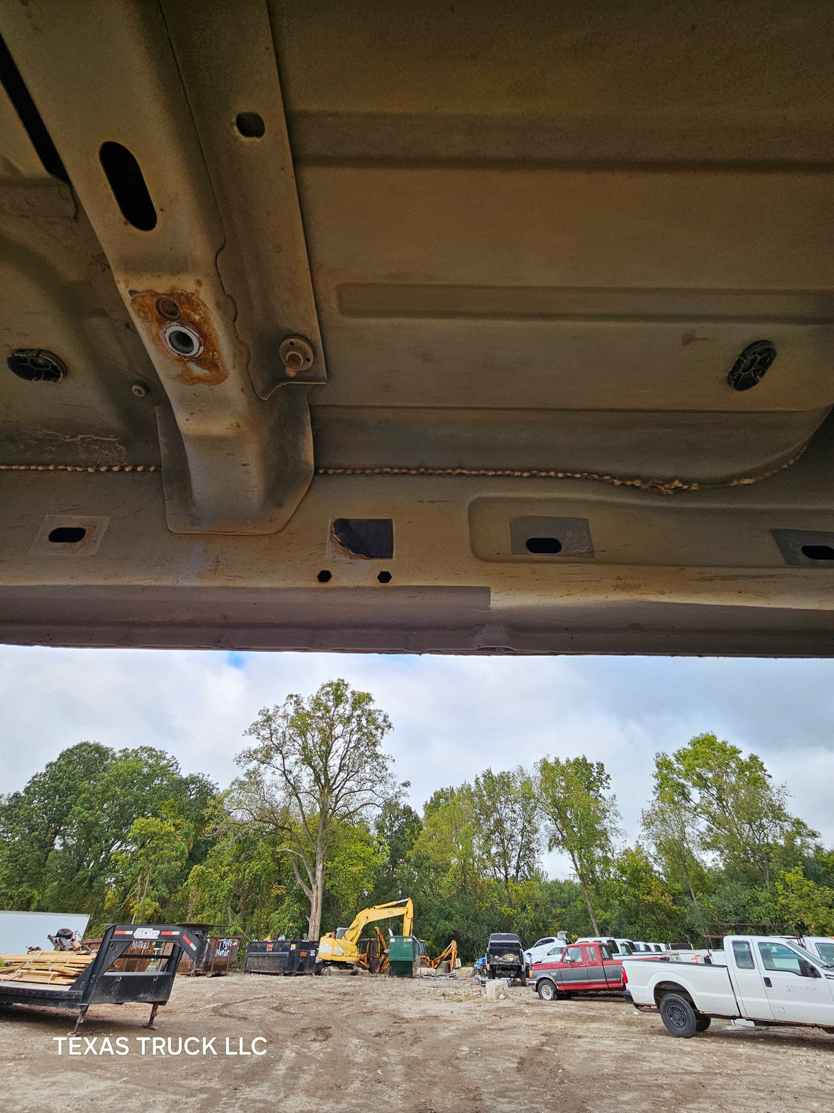 2009-2018 Dodge Ram 1500 4th Gen Quad Cab Cab - White/Tan