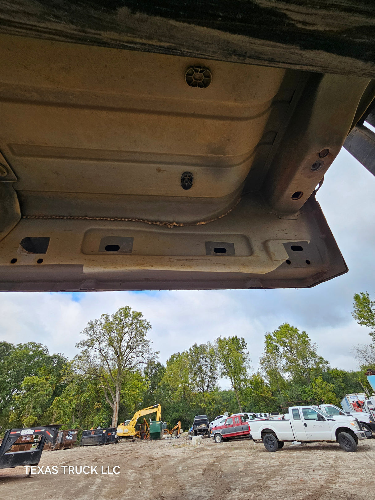 2009-2018 Dodge Ram 1500 4th Gen Quad Cab Cab - White/Tan