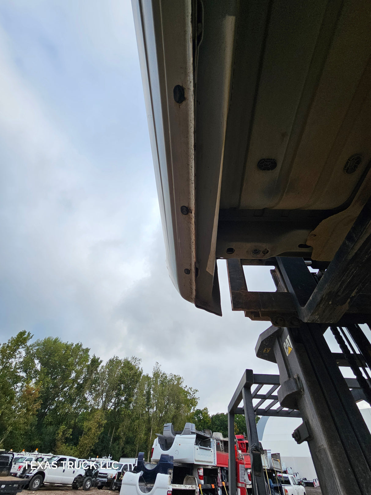 2009-2018 Dodge Ram 1500 4th Gen Quad Cab Cab - White/Tan