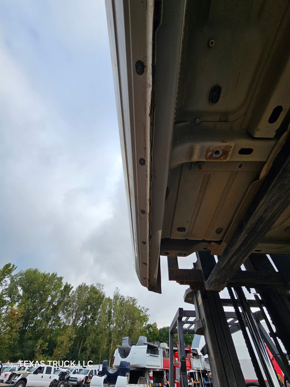 2009-2018 Dodge Ram 1500 4th Gen Quad Cab Cab - White/Tan