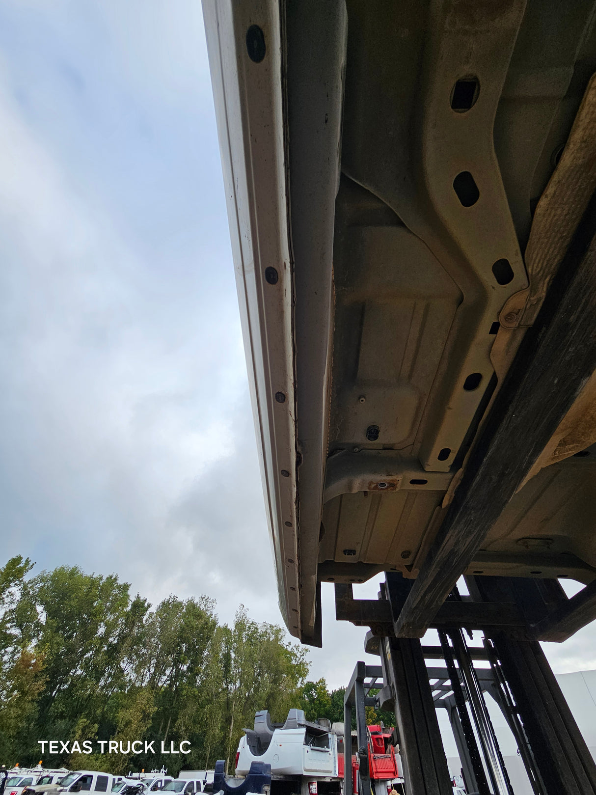 2009-2018 Dodge Ram 1500 4th Gen Quad Cab Cab - White/Tan