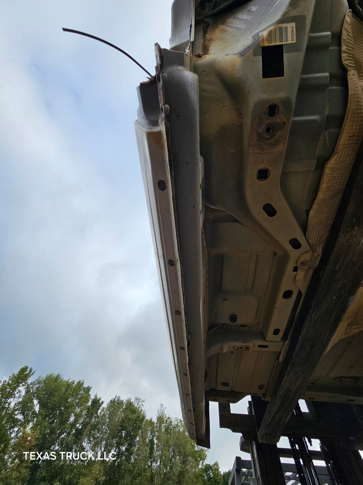 2009-2018 Dodge Ram 1500 4th Gen Quad Cab Cab - White/Tan