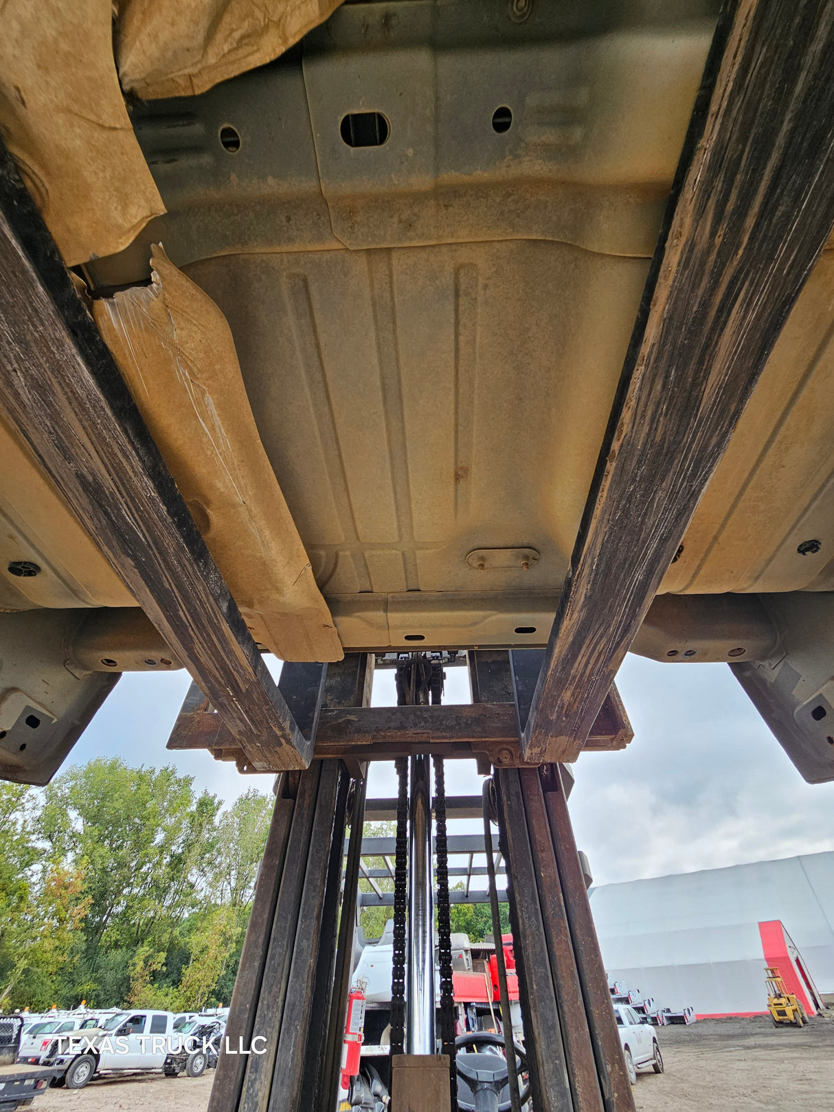 2009-2018 Dodge Ram 1500 4th Gen Quad Cab Cab - White/Tan