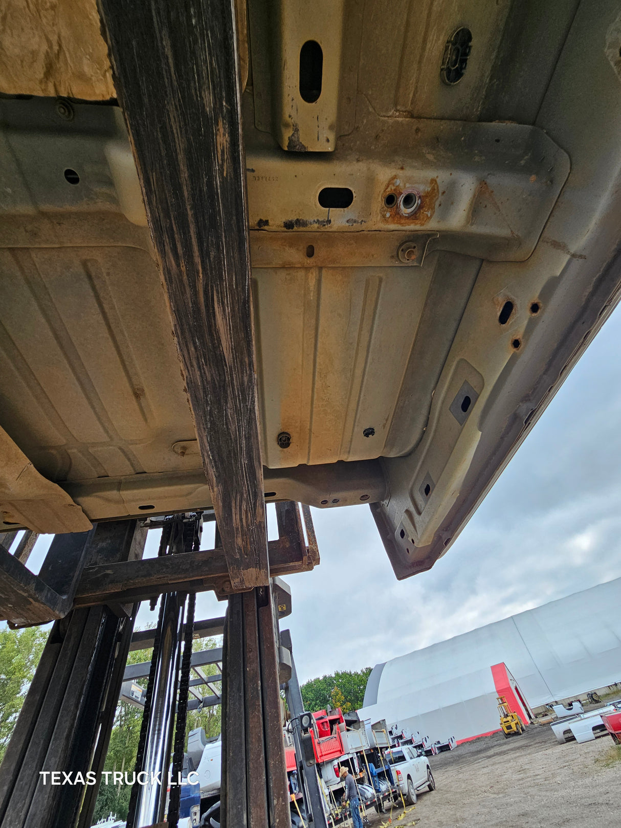 2009-2018 Dodge Ram 1500 4th Gen Quad Cab Cab - White/Tan