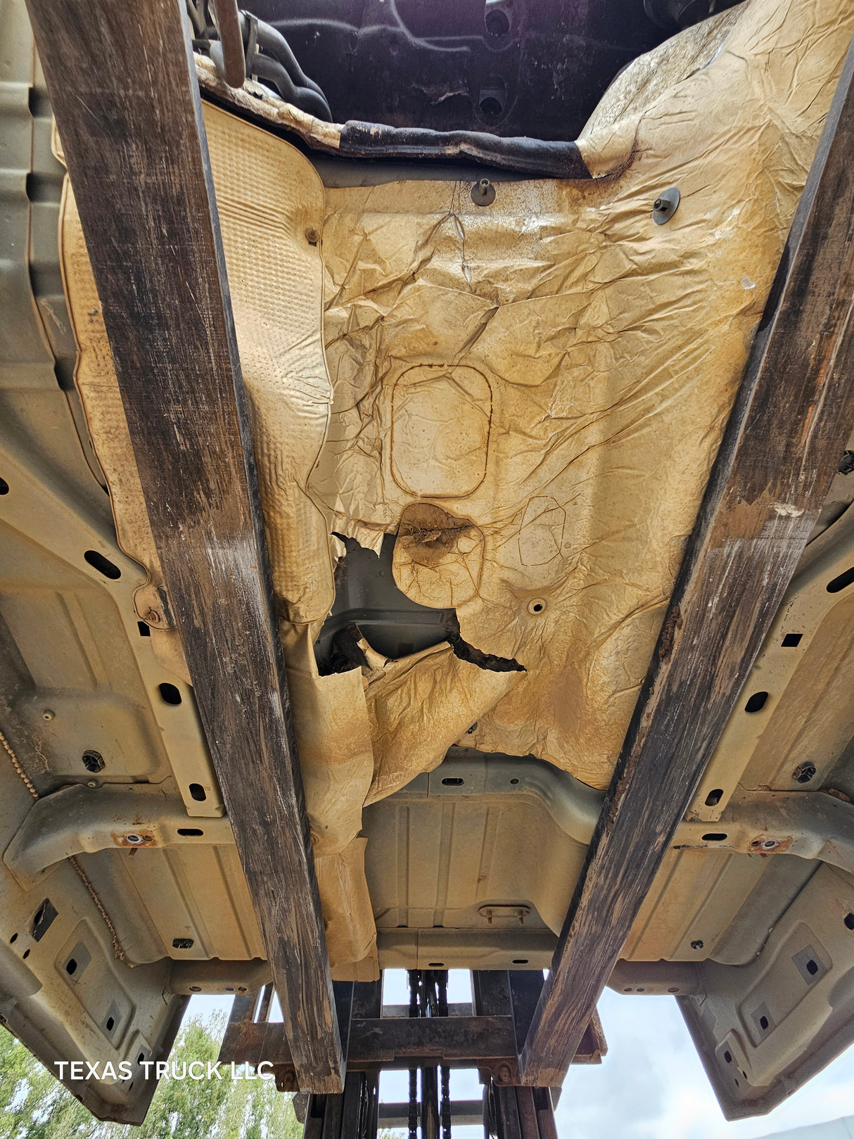 2009-2018 Dodge Ram 1500 4th Gen Quad Cab Cab - White/Tan