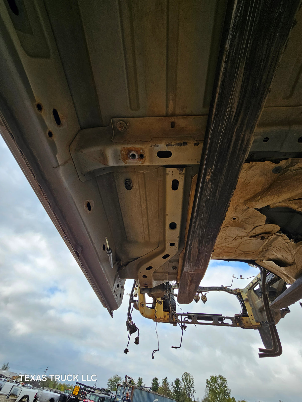 2009-2018 Dodge Ram 1500 4th Gen Quad Cab Cab - White/Tan