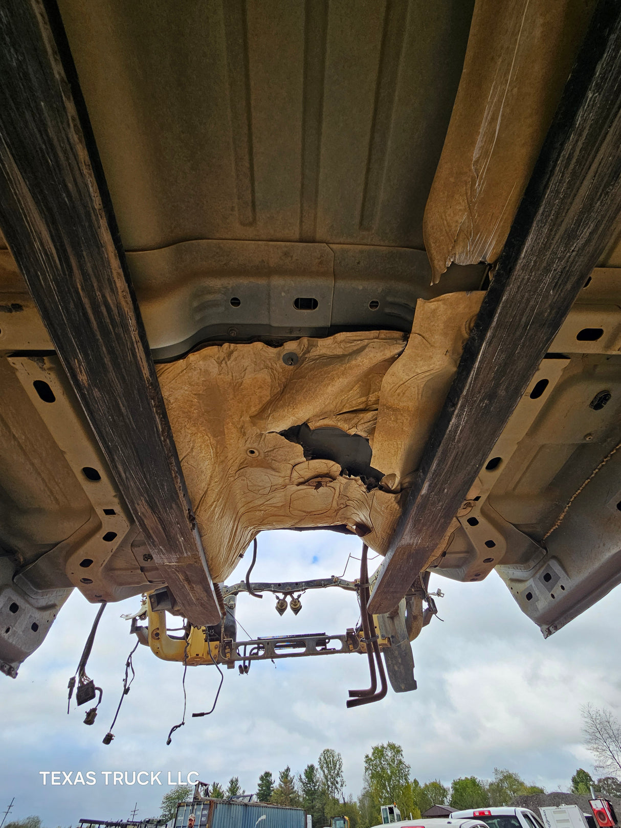 2009-2018 Dodge Ram 1500 4th Gen Quad Cab Cab - White/Tan