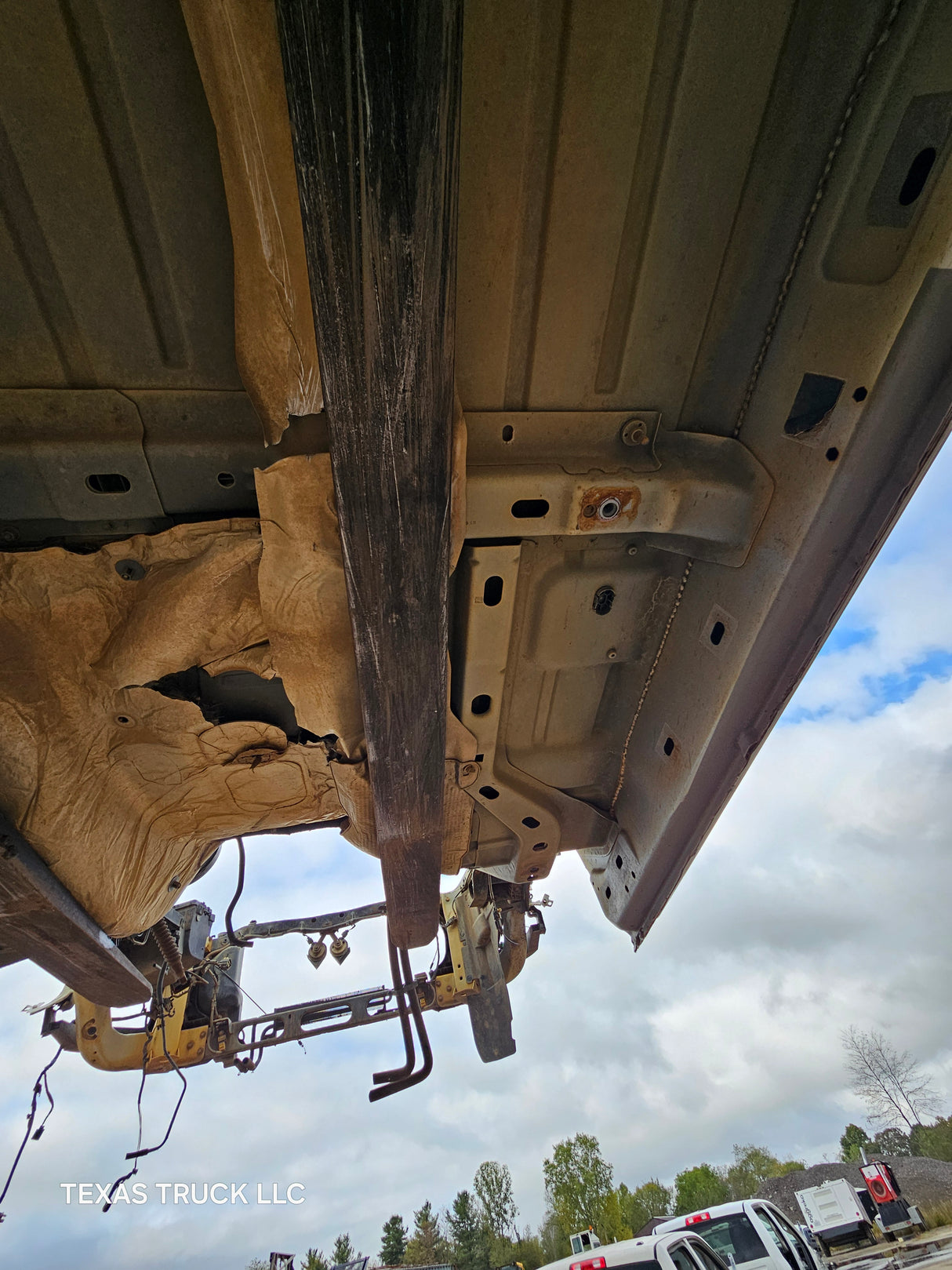 2009-2018 Dodge Ram 1500 4th Gen Quad Cab Cab - White/Tan