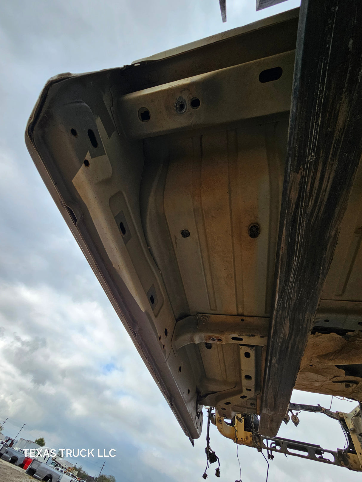 2009-2018 Dodge Ram 1500 4th Gen Quad Cab Cab - White/Tan