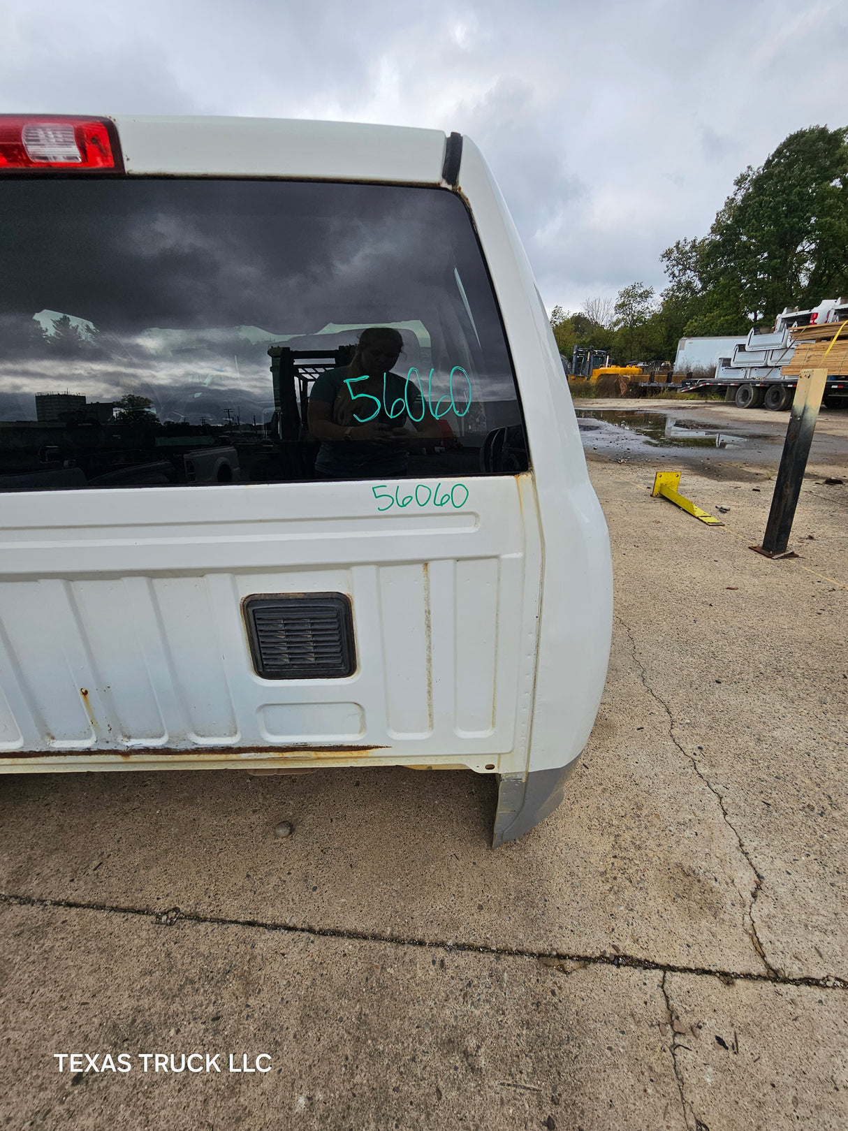 2009-2018 Dodge Ram 1500 4th Gen Quad Cab Cab - White/Tan