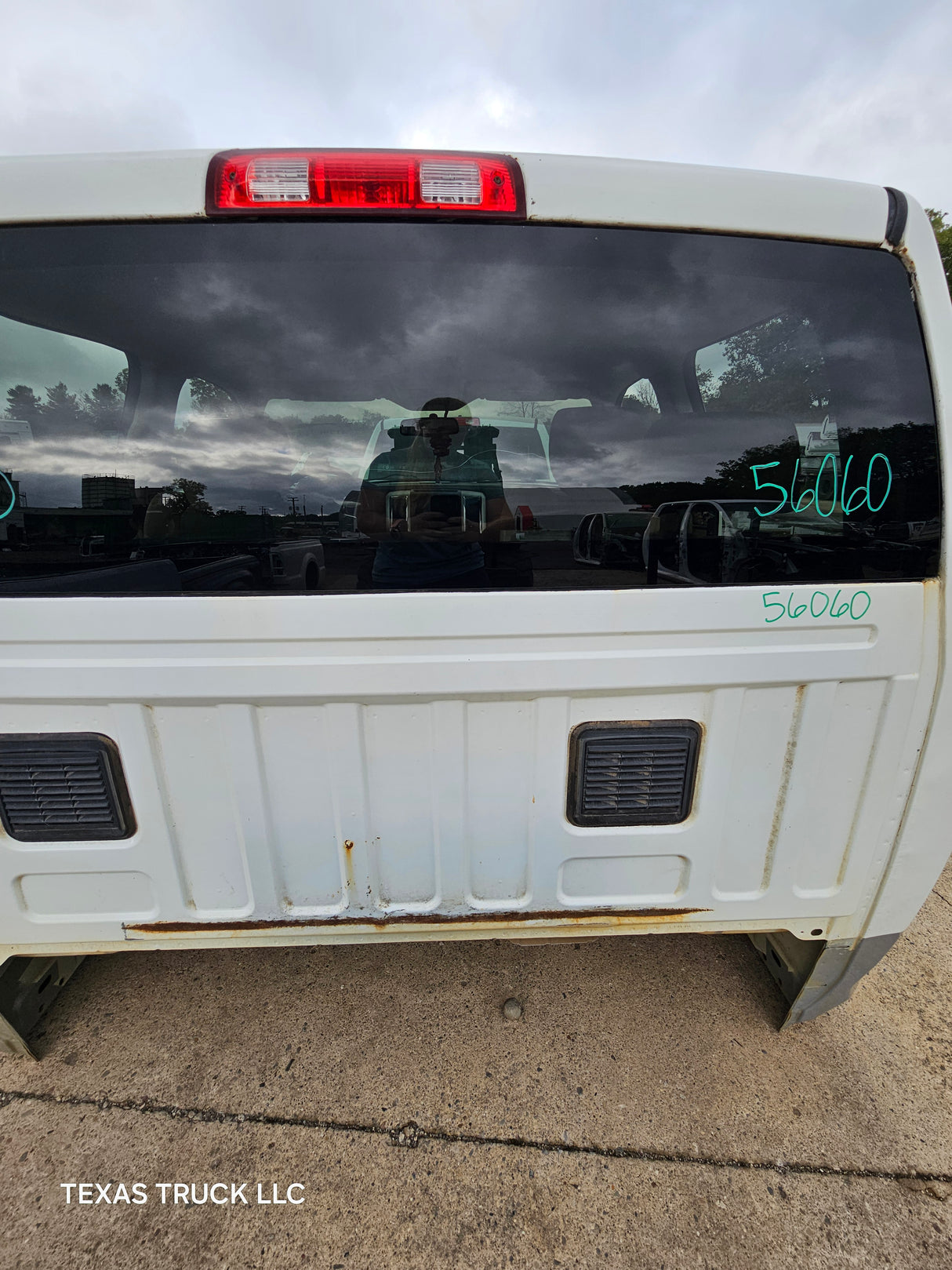 2009-2018 Dodge Ram 1500 4th Gen Quad Cab Cab - White/Tan