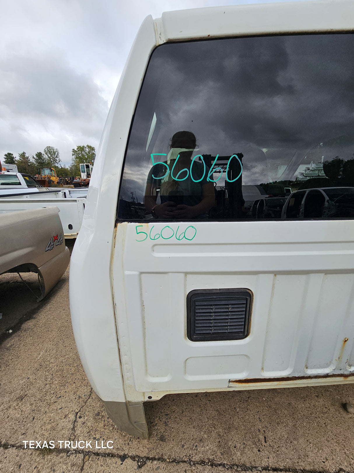 2009-2018 Dodge Ram 1500 4th Gen Quad Cab Cab - White/Tan