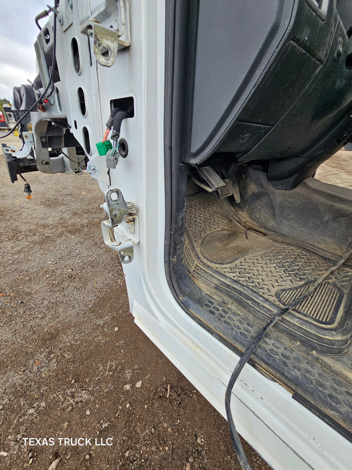 2009-2018 Dodge Ram 1500 4th Gen Crew Cab Cab - Bright White