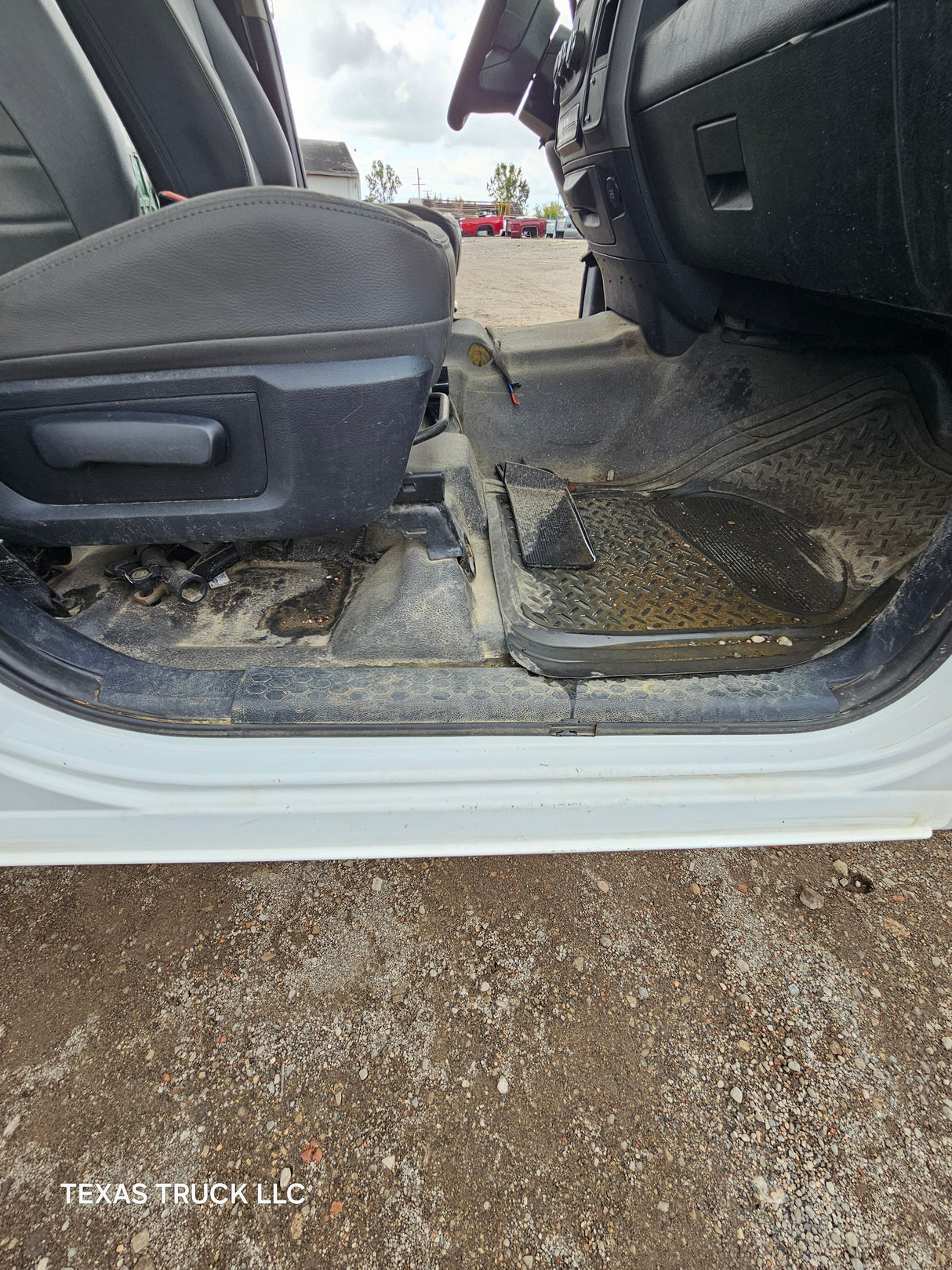 2009-2018 Dodge Ram 1500 4th Gen Crew Cab Cab - Bright White