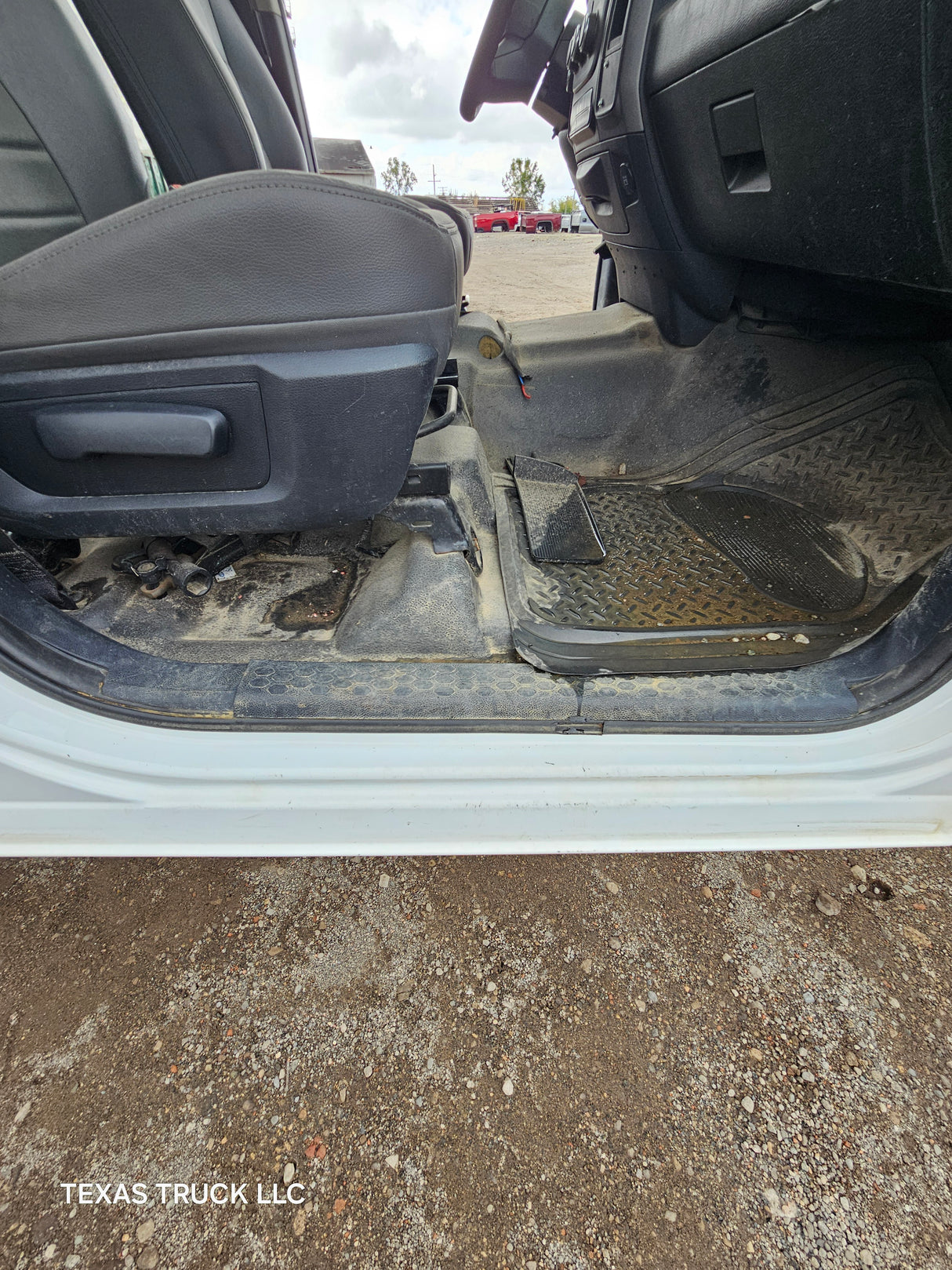 2009-2018 Dodge Ram 1500 4th Gen Crew Cab Cab - Bright White