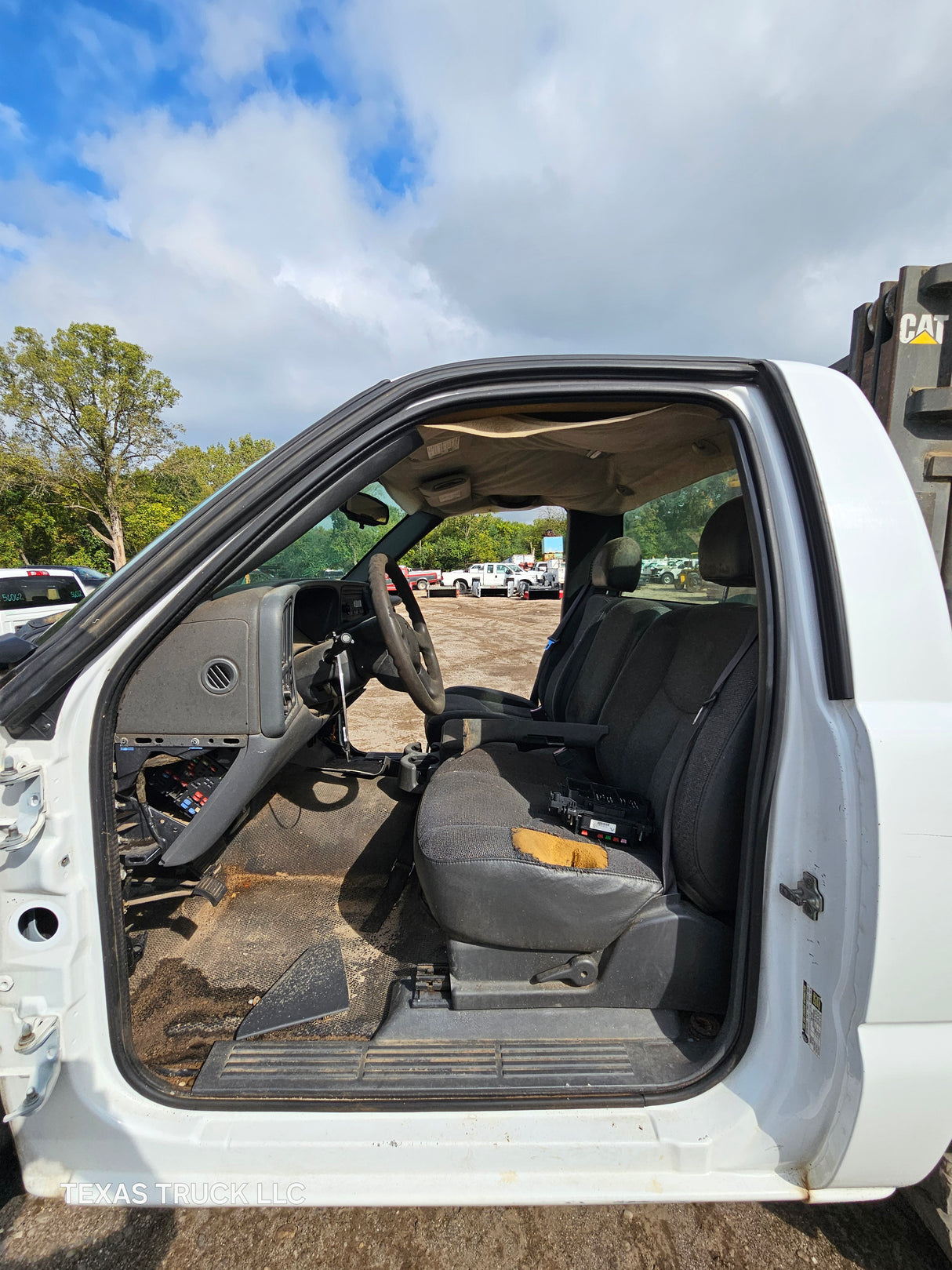 1999-2007 Chevrolet Silverado / GMC Sierra 1500 2500 HD 3500HD Regular Cab Body - Summit white