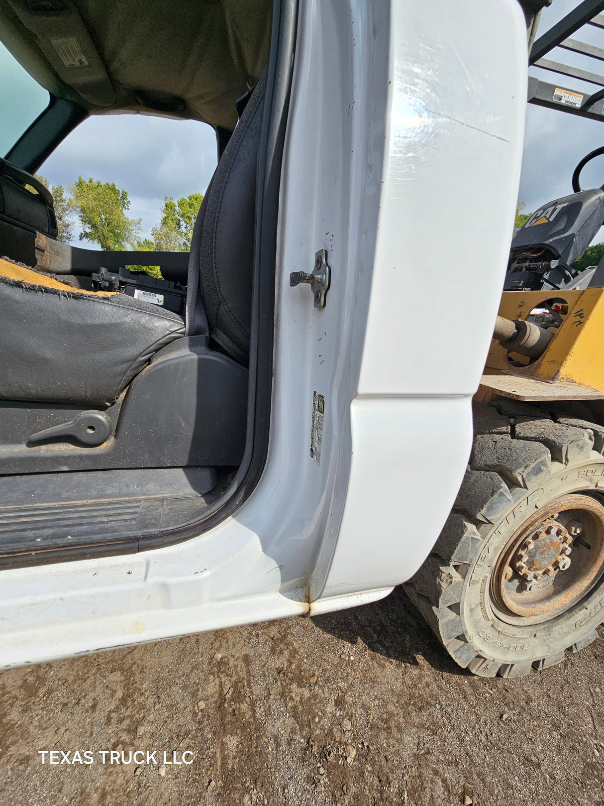 1999-2007 Chevrolet Silverado / GMC Sierra 1500 2500 HD 3500HD Regular Cab Body - Summit white