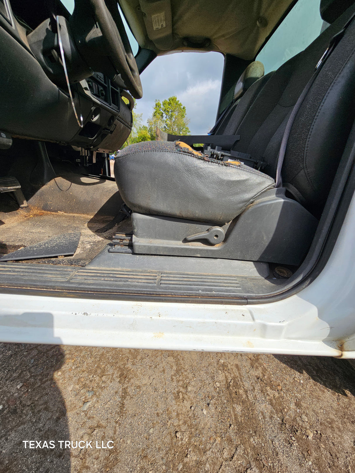 1999-2007 Chevrolet Silverado / GMC Sierra 1500 2500 HD 3500HD Regular Cab Body - Summit white