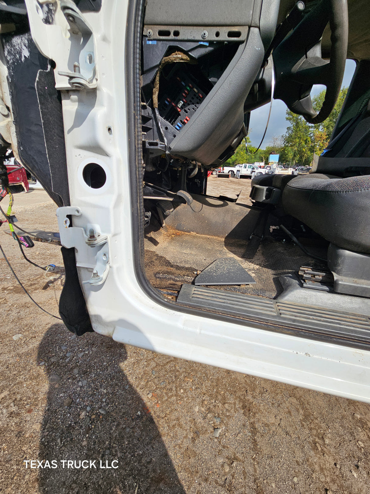 1999-2007 Chevrolet Silverado / GMC Sierra 1500 2500 HD 3500HD Regular Cab Body - Summit white