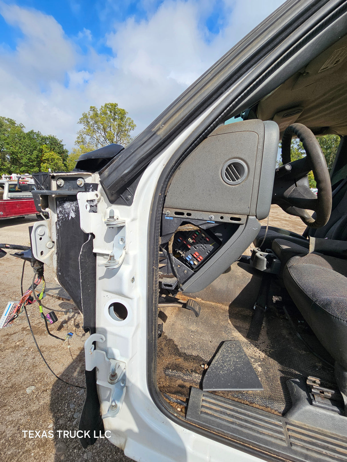 1999-2007 Chevrolet Silverado / GMC Sierra 1500 2500 HD 3500HD Regular Cab Body - Summit white