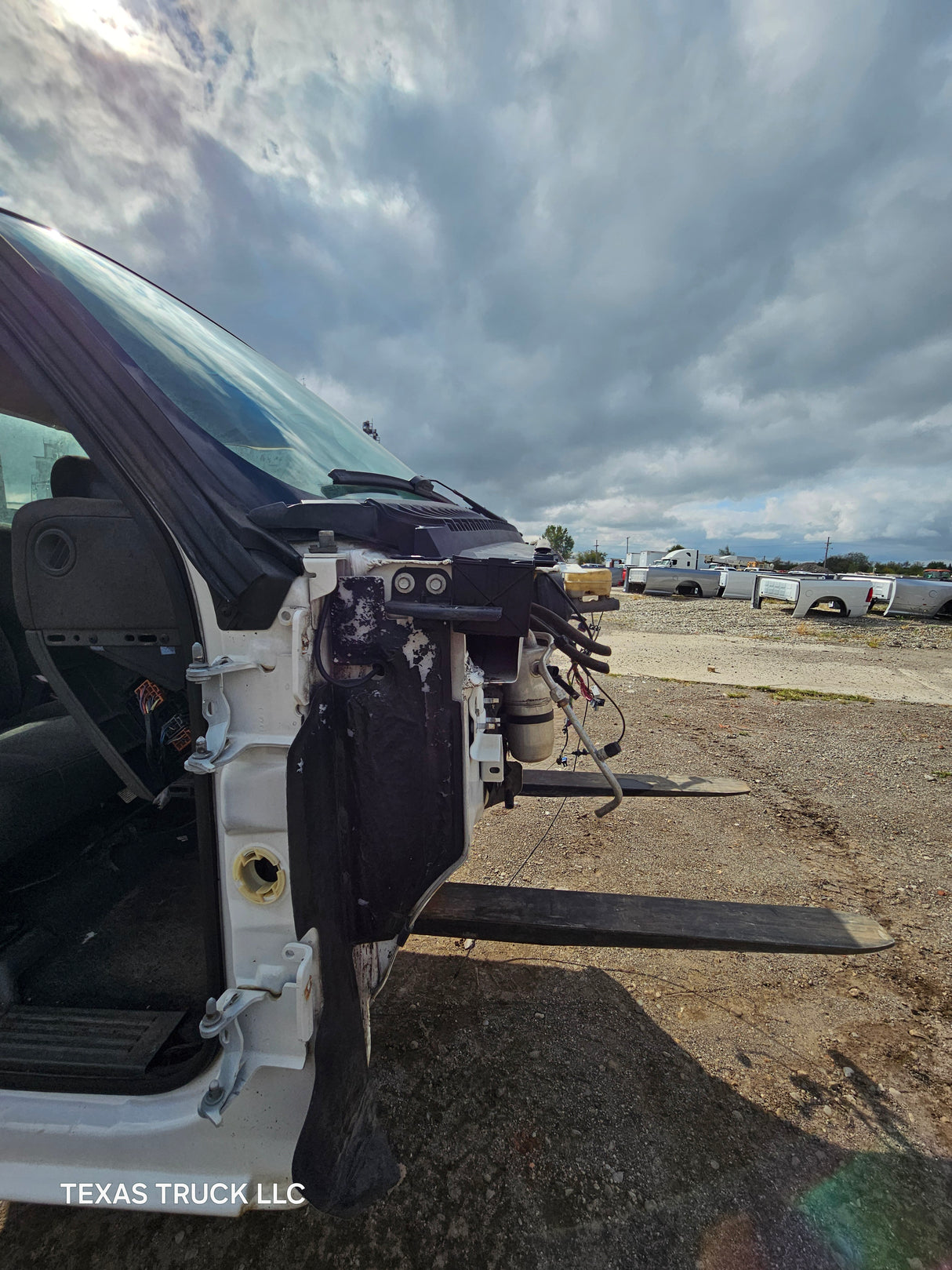 1999-2007 Chevrolet Silverado / GMC Sierra 1500 2500 HD 3500HD Regular Cab Body - Summit white