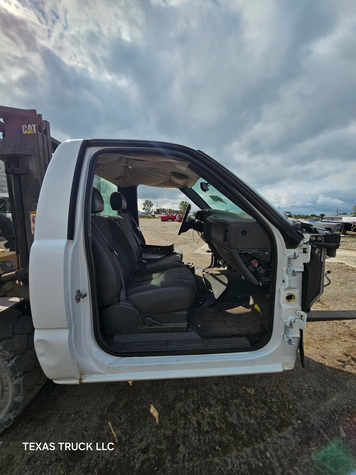 1999-2007 Chevrolet Silverado / GMC Sierra 1500 2500 HD 3500HD Regular Cab Body - Summit white