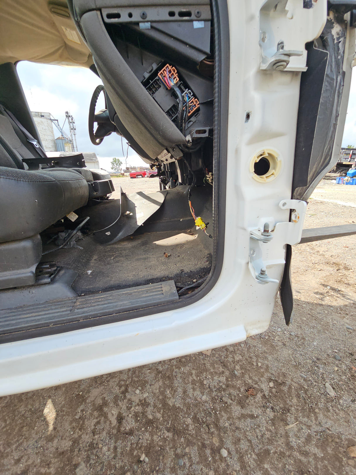 1999-2007 Chevrolet Silverado / GMC Sierra 1500 2500 HD 3500HD Regular Cab Body - Summit white