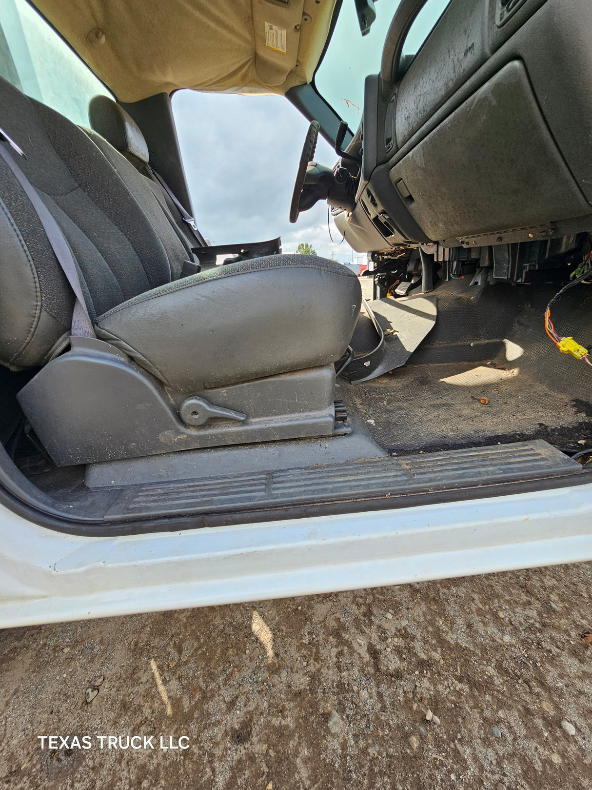 1999-2007 Chevrolet Silverado / GMC Sierra 1500 2500 HD 3500HD Regular Cab Body - Summit white