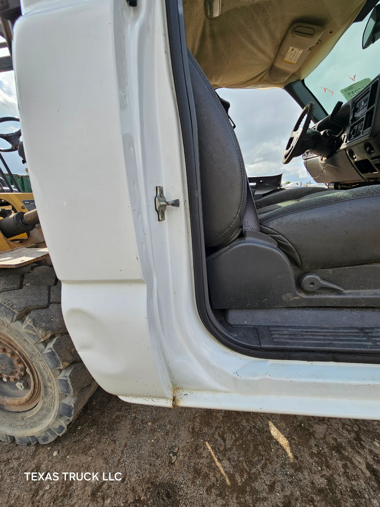 1999-2007 Chevrolet Silverado / GMC Sierra 1500 2500 HD 3500HD Regular Cab Body - Summit white