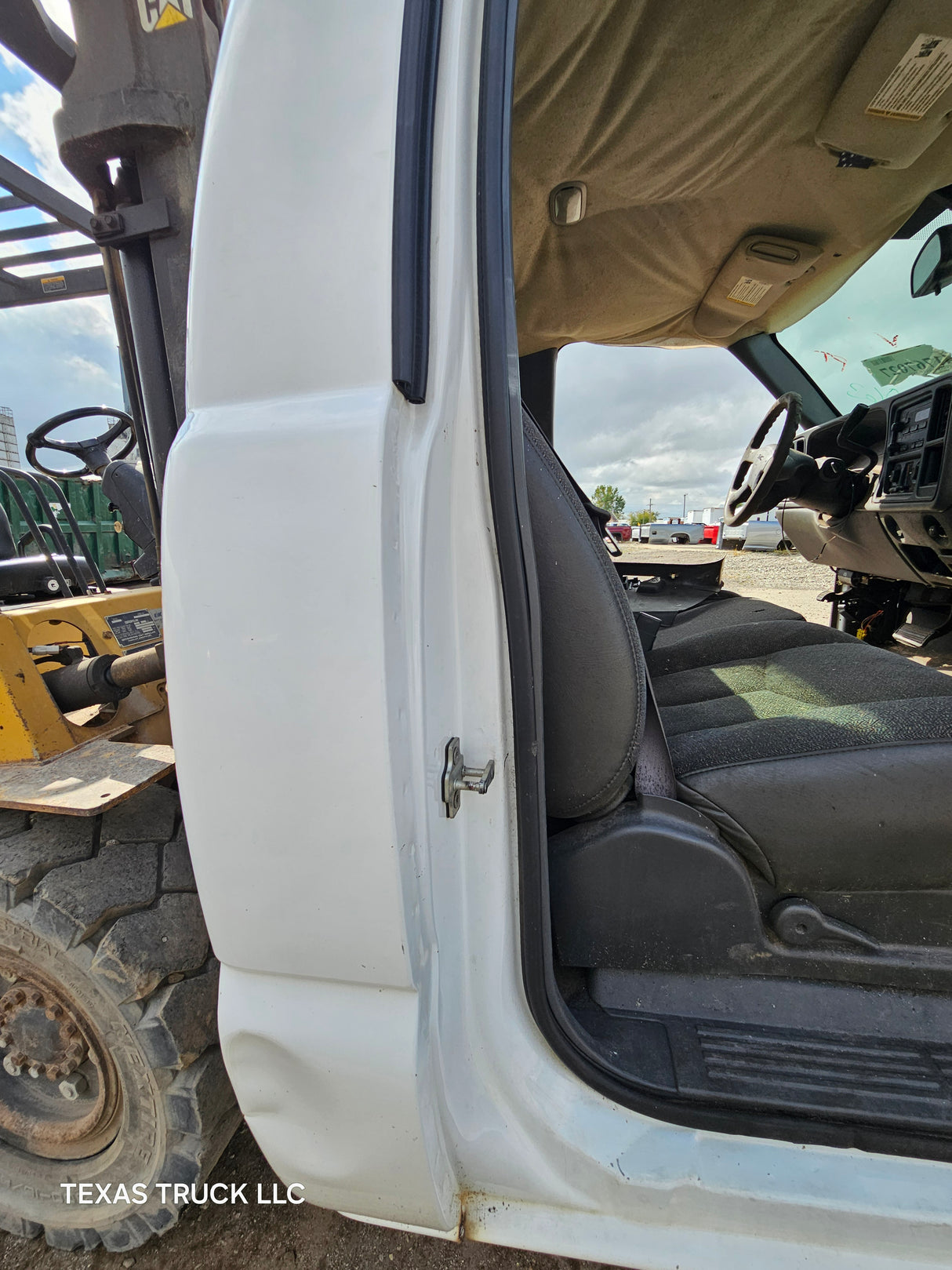 1999-2007 Chevrolet Silverado / GMC Sierra 1500 2500 HD 3500HD Regular Cab Body - Summit white