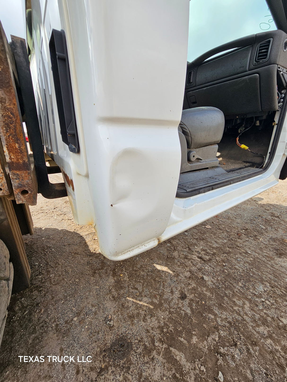 1999-2007 Chevrolet Silverado / GMC Sierra 1500 2500 HD 3500HD Regular Cab Body - Summit white