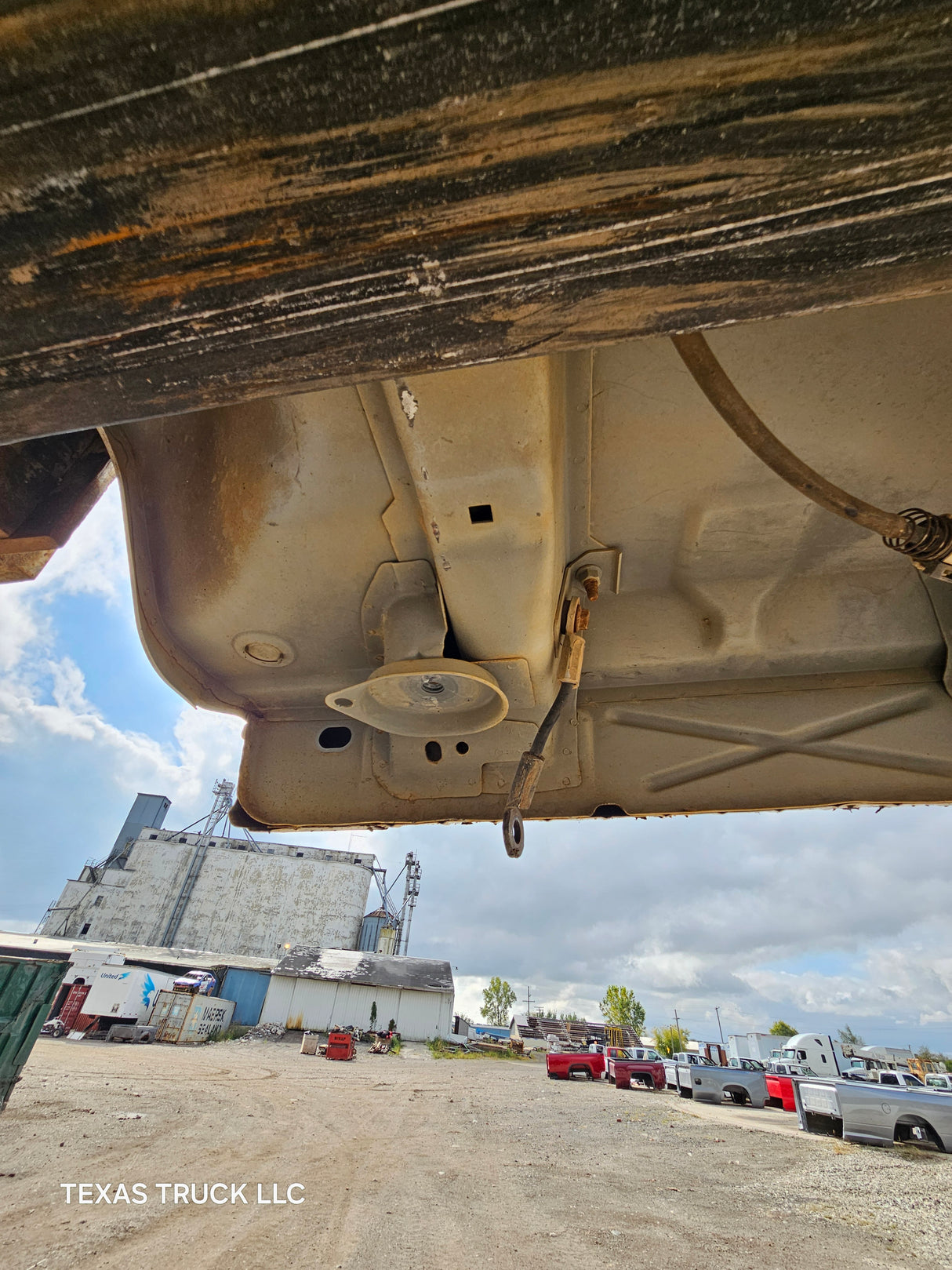 1999-2007 Chevrolet Silverado / GMC Sierra 1500 2500 HD 3500HD Regular Cab Body - Summit white