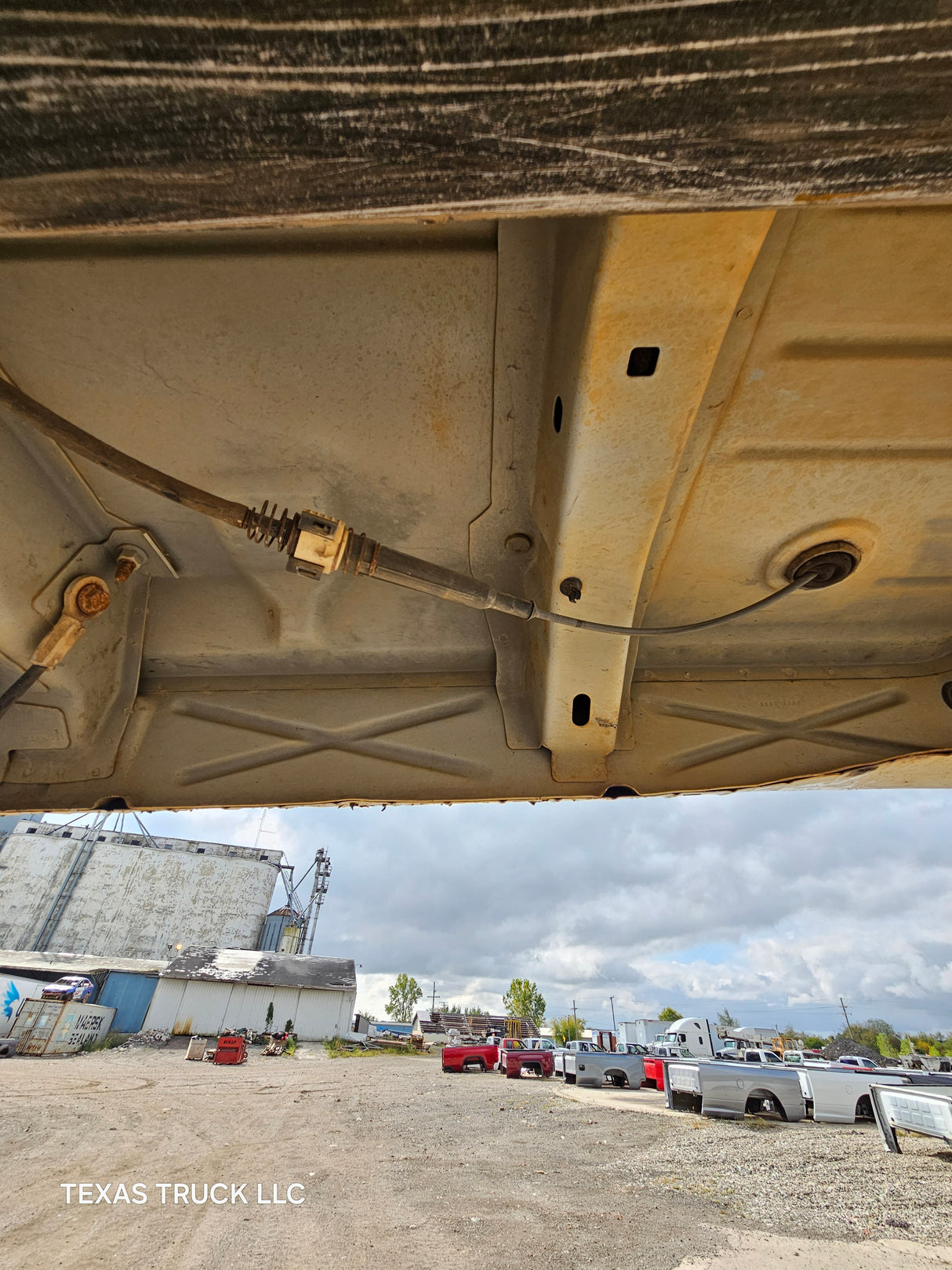 1999-2007 Chevrolet Silverado / GMC Sierra 1500 2500 HD 3500HD Regular Cab Body - Summit white