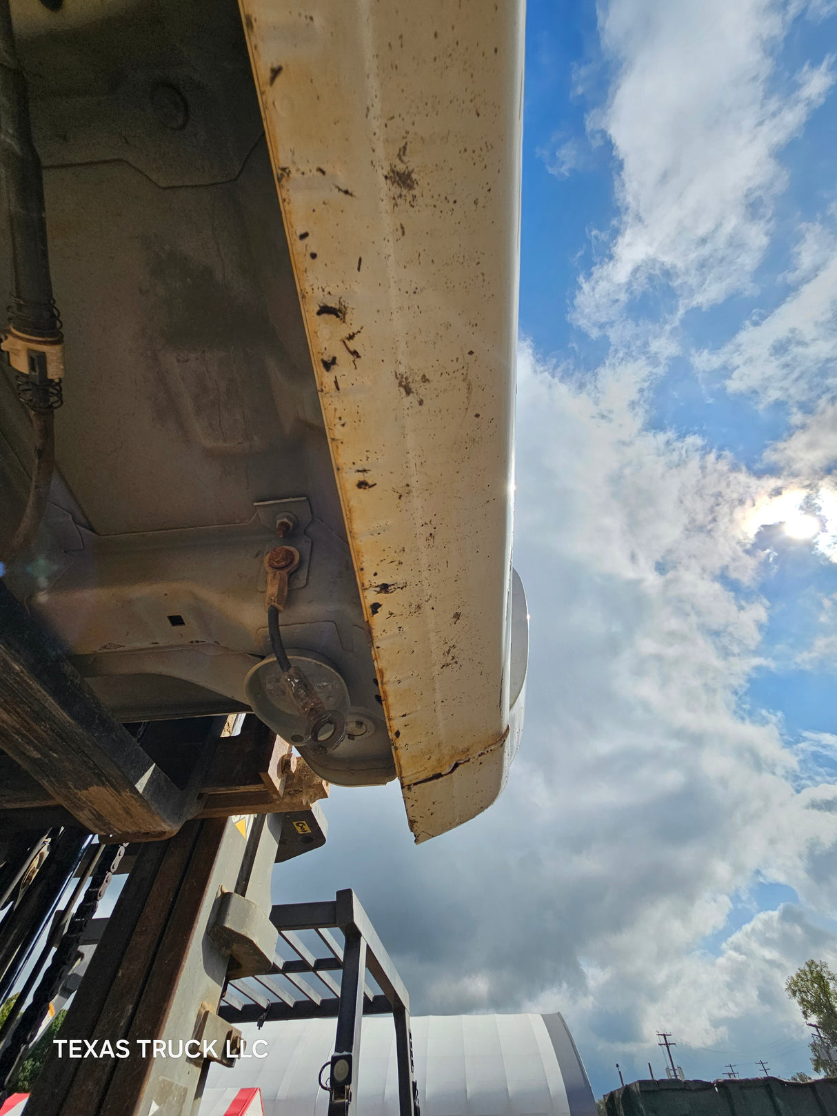 1999-2007 Chevrolet Silverado / GMC Sierra 1500 2500 HD 3500HD Regular Cab Body - Summit white