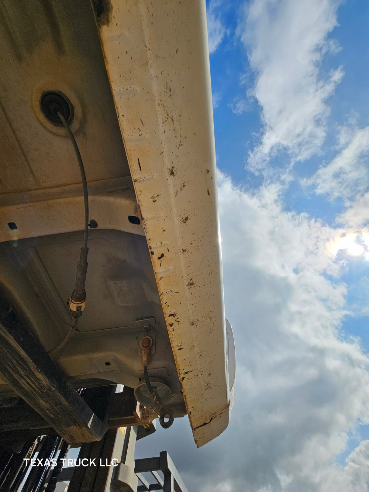 1999-2007 Chevrolet Silverado / GMC Sierra 1500 2500 HD 3500HD Regular Cab Body - Summit white