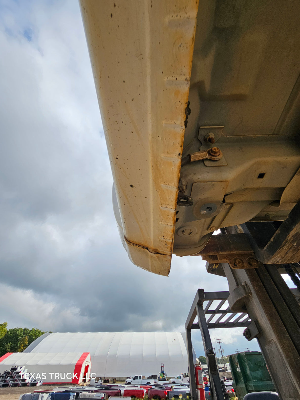 1999-2007 Chevrolet Silverado / GMC Sierra 1500 2500 HD 3500HD Regular Cab Body - Summit white