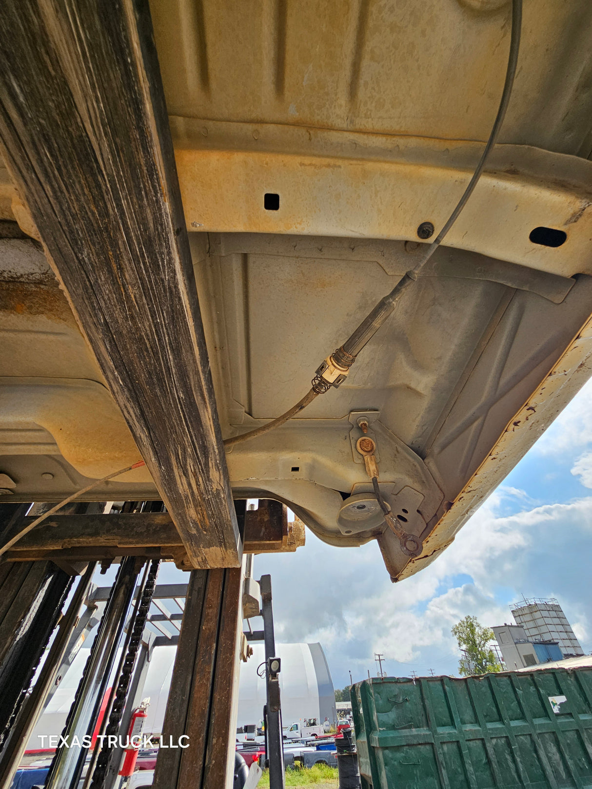 1999-2007 Chevrolet Silverado / GMC Sierra 1500 2500 HD 3500HD Regular Cab Body - Summit white