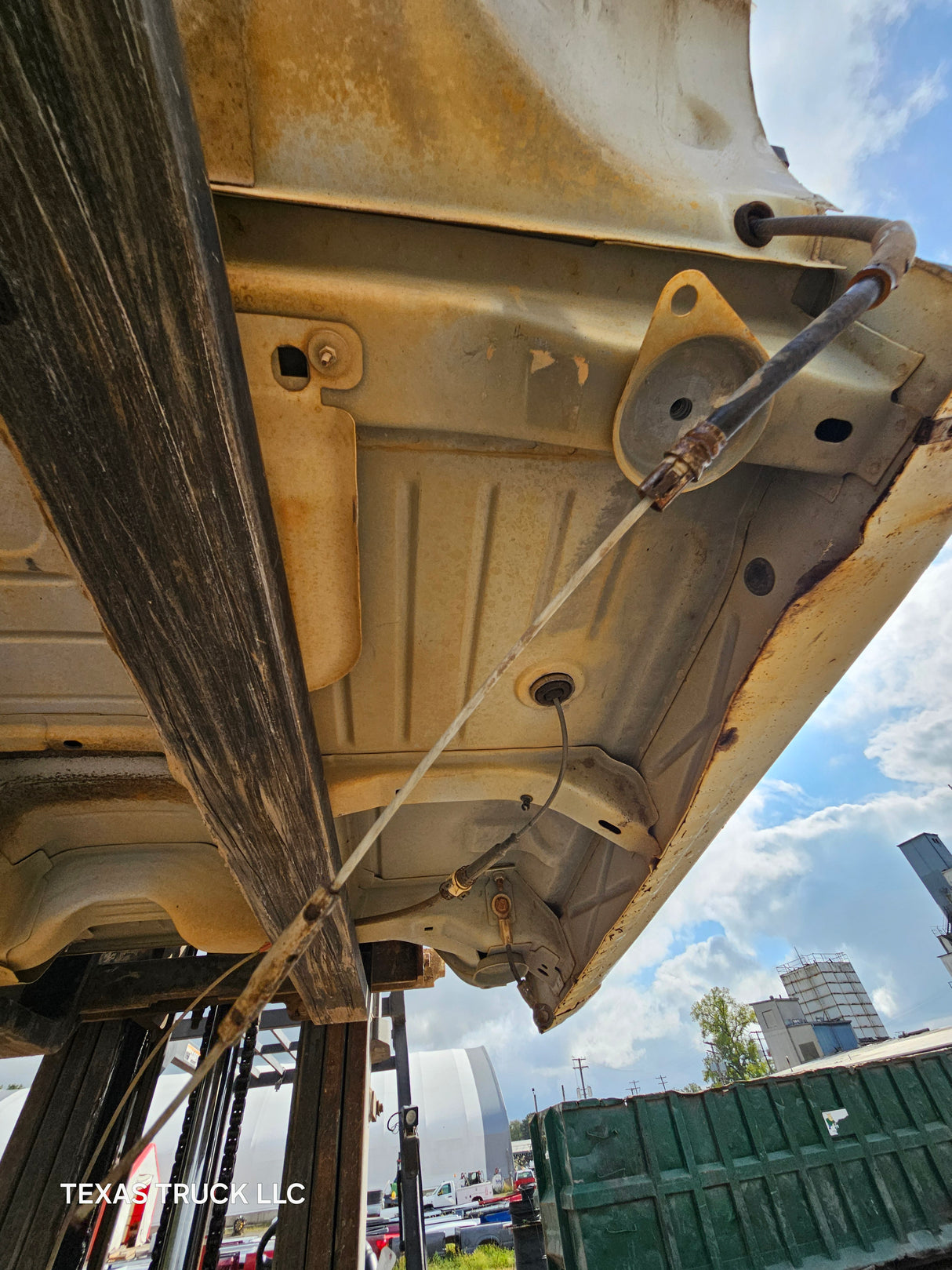 1999-2007 Chevrolet Silverado / GMC Sierra 1500 2500 HD 3500HD Regular Cab Body - Summit white